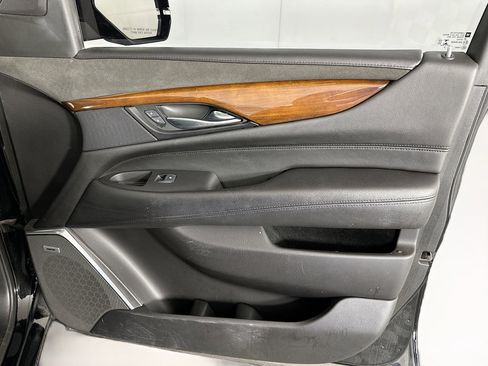 Used 2019 Cadillac Escalade ESV Luxury image 35
