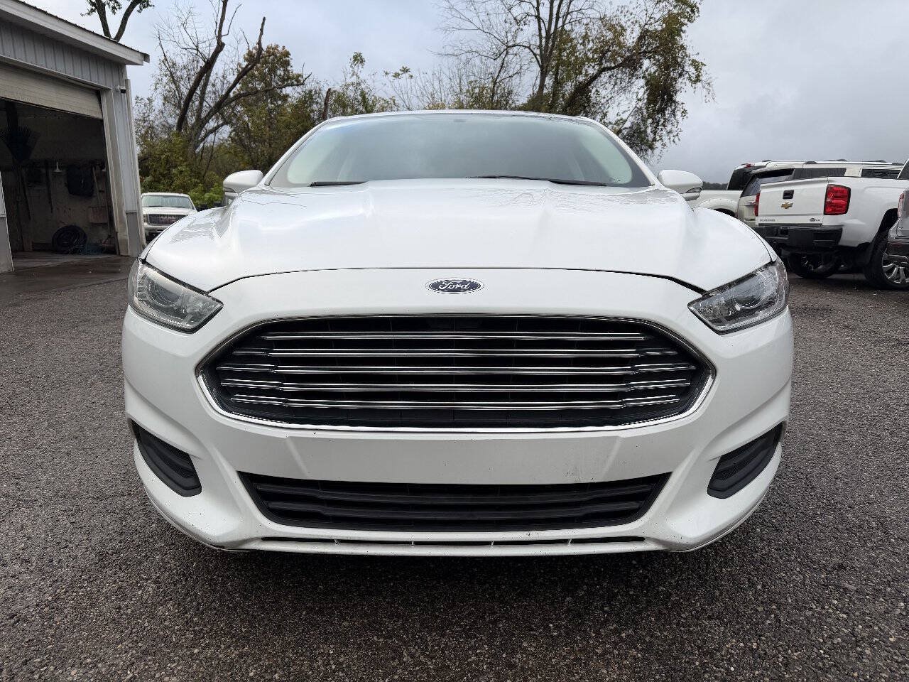 Used 2015 Ford Fusion SE FWD image 2