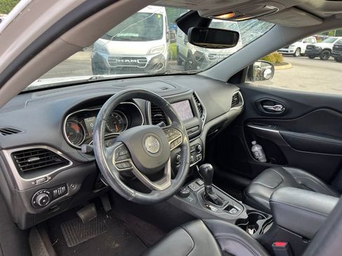 Used 2019 Jeep Cherokee Latitude Plus w/ Comfort/Convenience Group AWD/4WD image 7