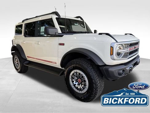 New 2026 Ford Bronco Outer Banks w/ Sasquatch Package AWD/4WD image 3