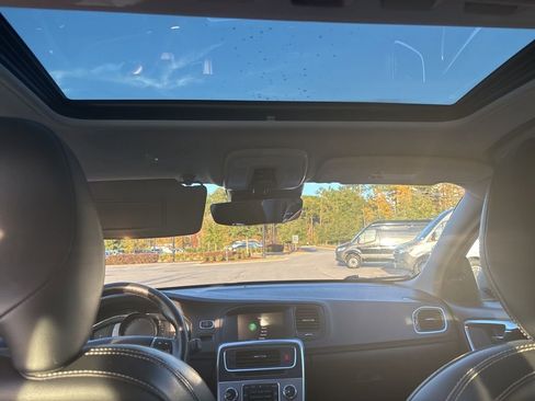 Used 2018 Volvo V60 T5 Dynamic w/ Vision Package image 50