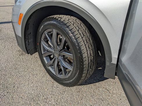 Certified 2023 Volkswagen Tiguan SE w/ Panoramic Sunroof Package image 34