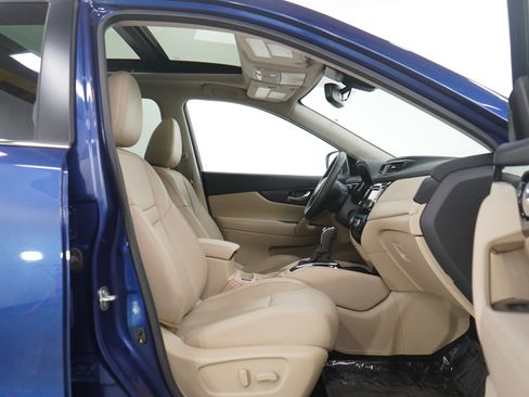 Used 2020 Nissan Rogue SL w/ Premium Package image 11