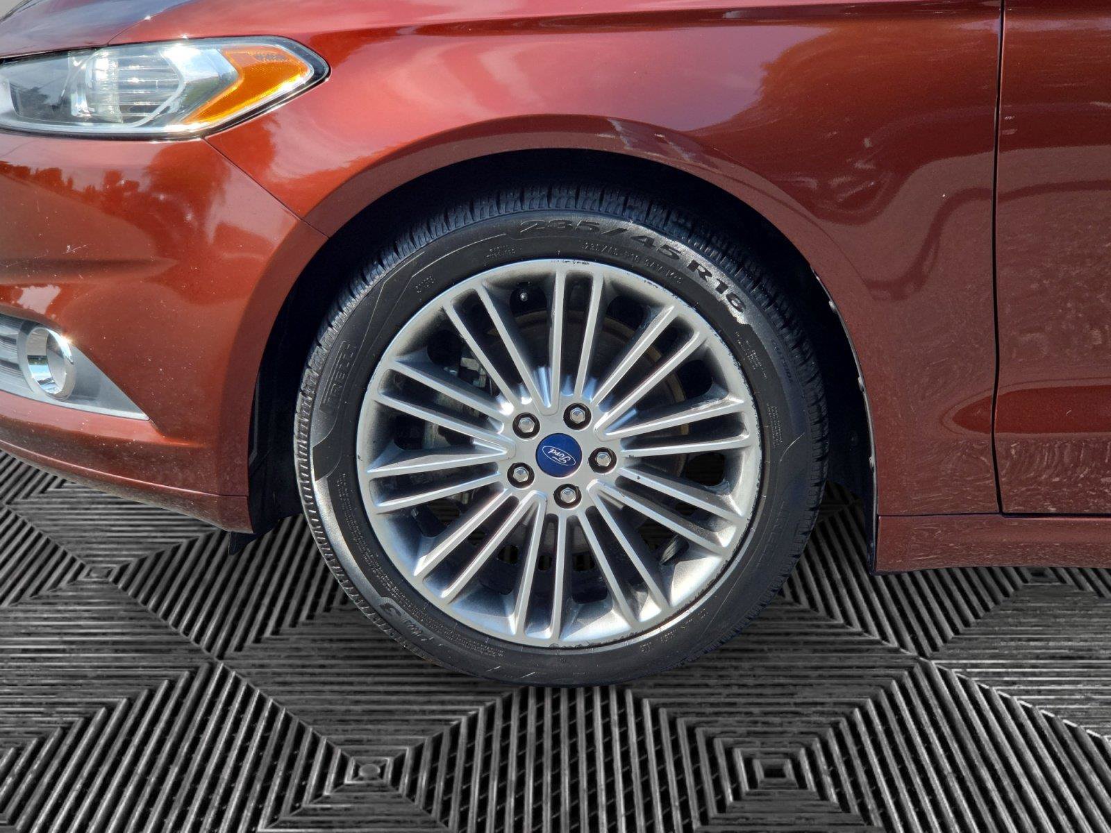 Used 2015 Ford Fusion SE w/ Equipment Group 202A FWD image 9