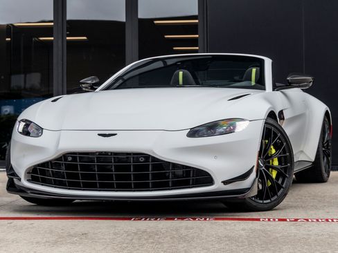 Used 2023 Aston Martin V8 Vantage Roadster RWD image 1