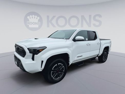 Used 2024 Toyota Tacoma TRD Sport w/ TRD Sport Upgrade Package AWD/4WD image 5