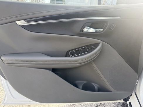 Used 2018 Chevrolet Impala LT image 11