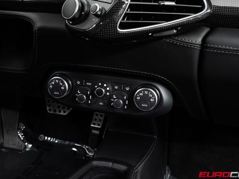 Used 2014 Ferrari 458 Italia Coupe RWD image 31