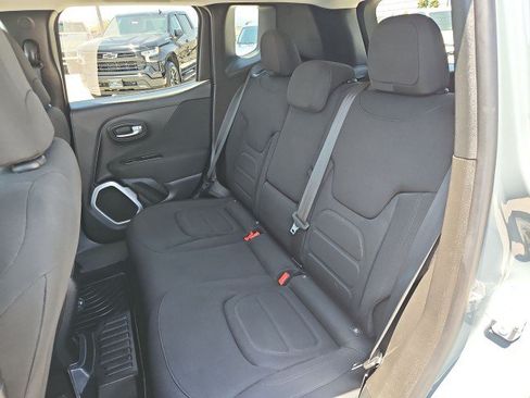 Used 2018 Jeep Renegade Latitude w/ UConnect 8.4 Nav Group FWD image 25