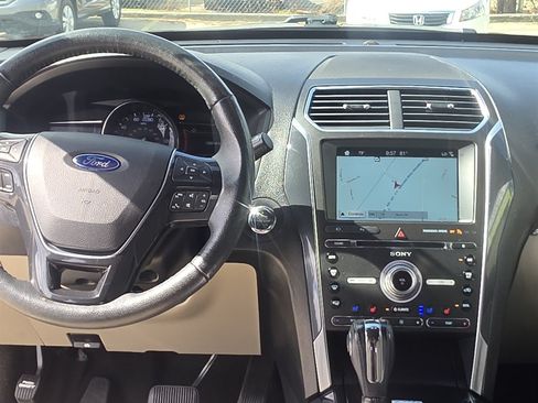 Used 2018 Ford Explorer Limited FWD image 13