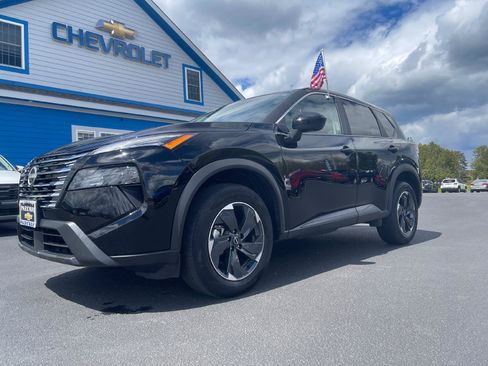 Used 2025 Nissan Rogue SV AWD/4WD image 3