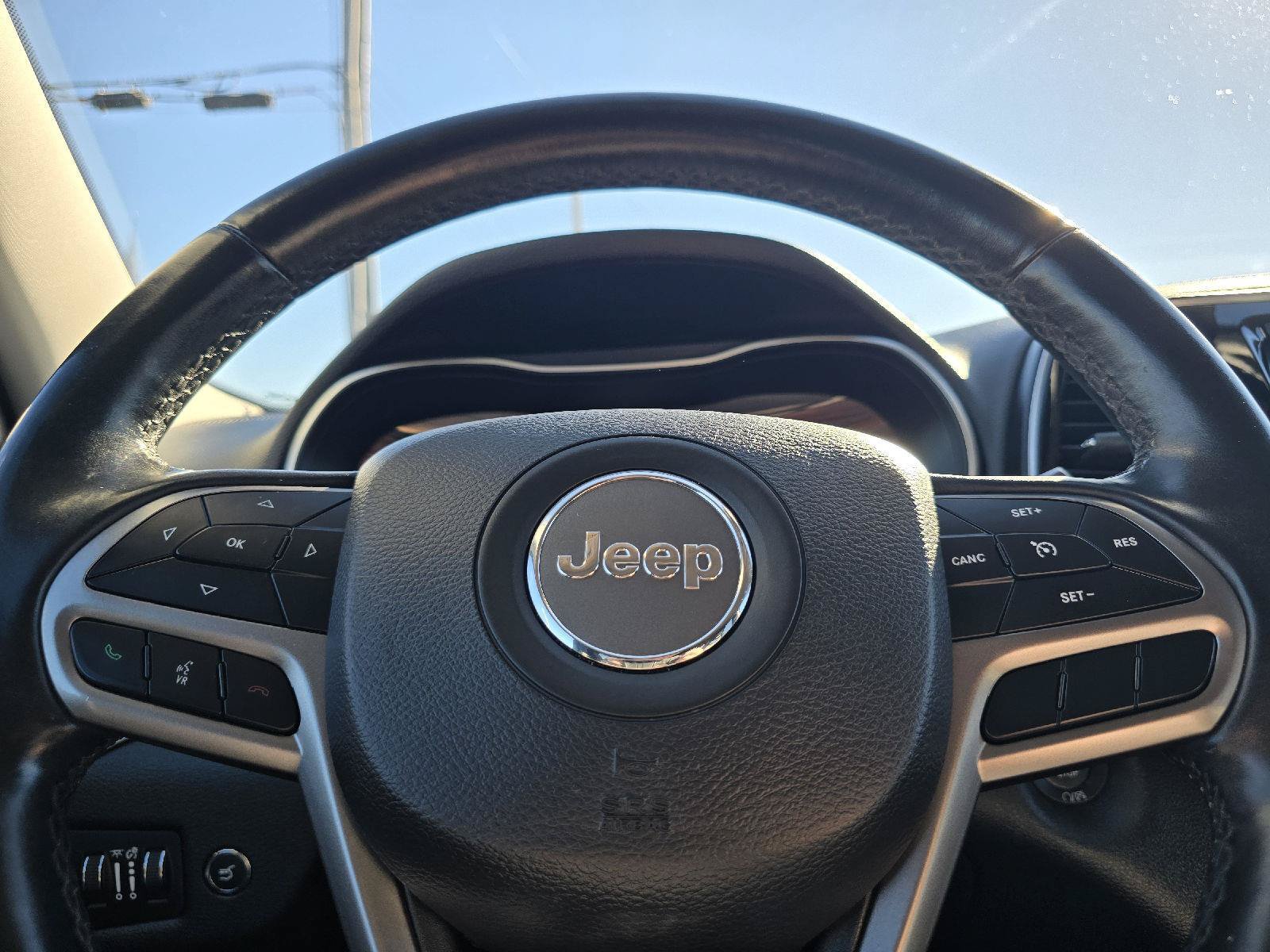 Used 2019 Jeep Cherokee Limited AWD/4WD image 19