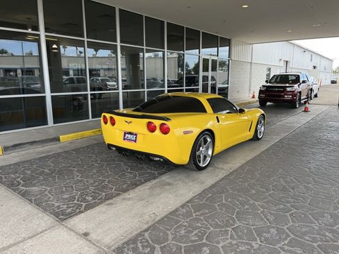Used 2007 Chevrolet Corvette Coupe w/ Preferred Equipment Group RWD image 6