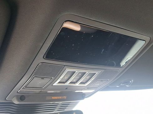 Used 2023 Land Rover Discovery S R-Dynamic image 27