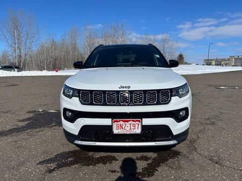 Used 2025 Jeep Compass Limited image 10
