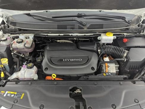 Used 2024 Chrysler Pacifica Limited FWD image 9
