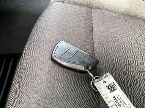 Used 2023 Chevrolet Silverado 1500 LT AWD/4WD image 29