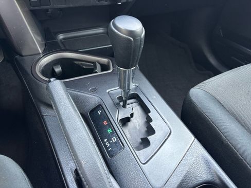 Used 2017 Toyota RAV4 LE image 17