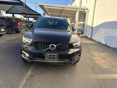 Used 2021 Volvo XC40 T5 R-Design w/ Advanced Package AWD/4WD image 2