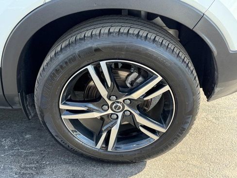 Certified 2025 Volvo XC40 B5 Core image 8