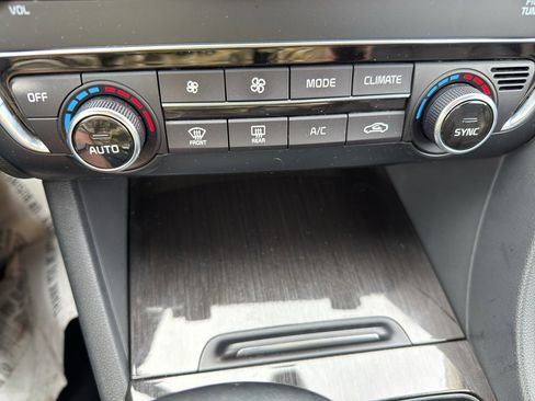 Used 2019 Kia Optima EX w/ EX Premium Package image 35