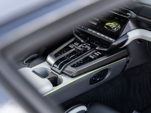 Used 2025 Aston Martin Vanquish image 53