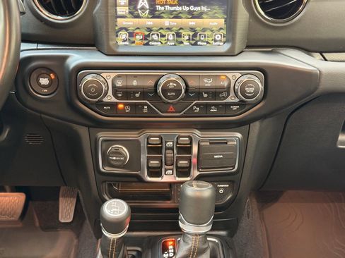 Used 2022 Jeep Gladiator Overland AWD/4WD image 18