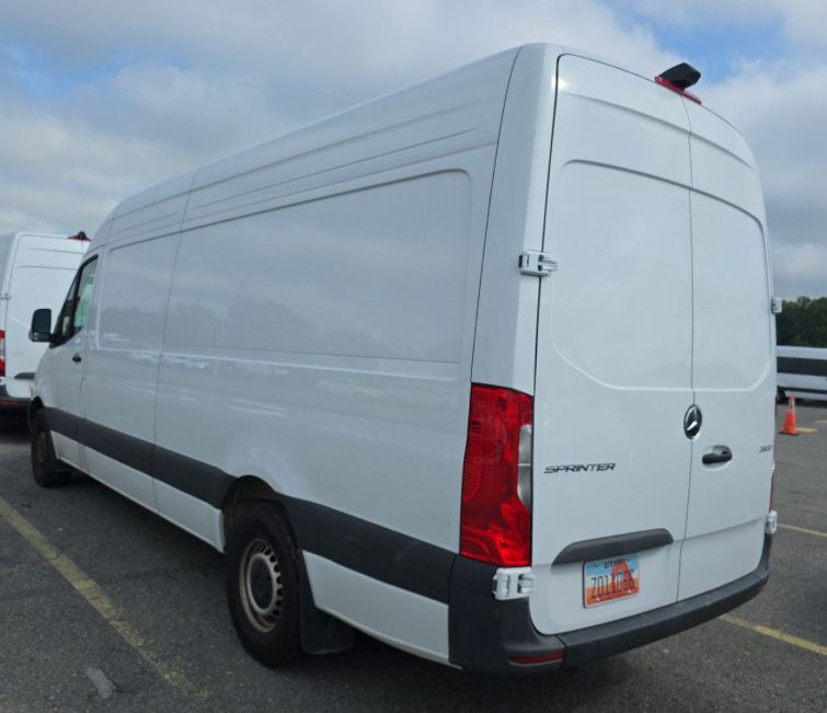 Used 2025 Mercedes-Benz Sprinter 2500 image 2