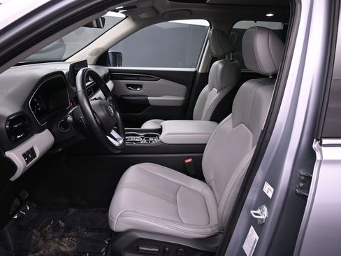 Used 2024 Honda Pilot Touring image 19