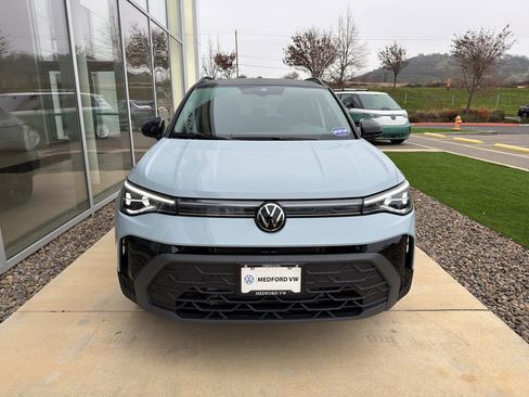 New 2026 Volkswagen Taos SE image 3