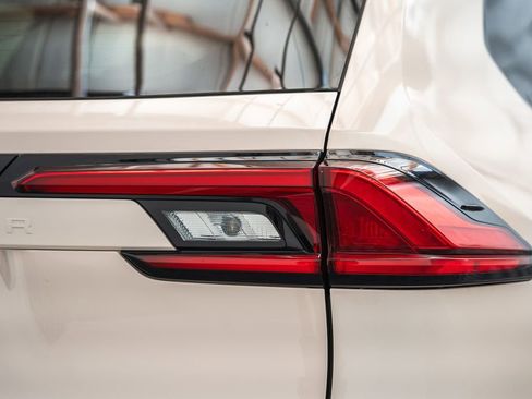 Used 2024 Toyota Grand Highlander AWD image 8