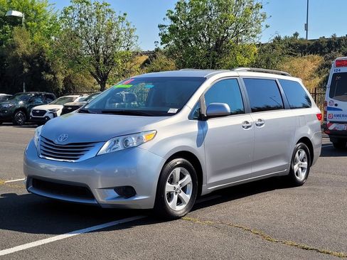 Used 2016 Toyota Sienna LE FWD image 10