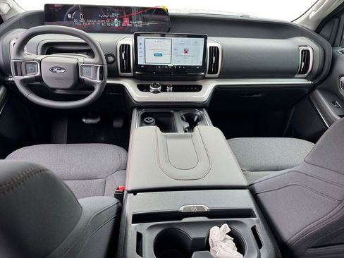 New 2025 Ford Expedition Active image 12