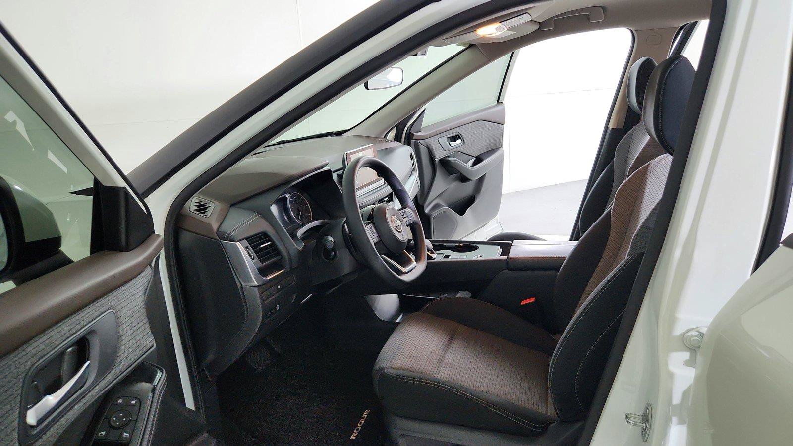 Certified 2023 Nissan Rogue SV FWD image 16