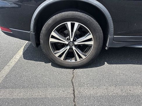 Used 2019 Nissan Rogue SV w/ Premium Package FWD image 21