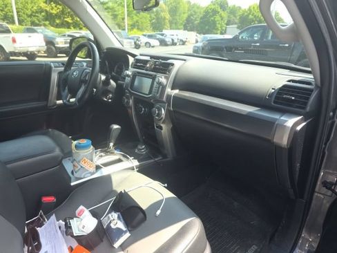 Used 2019 Toyota 4Runner SR5 Premium AWD/4WD image 12