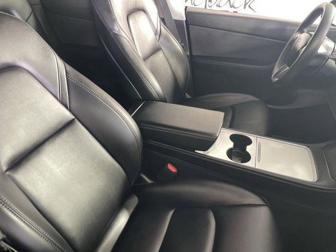 Used 2022 Tesla Model Y Long Range AWD/4WD image 23