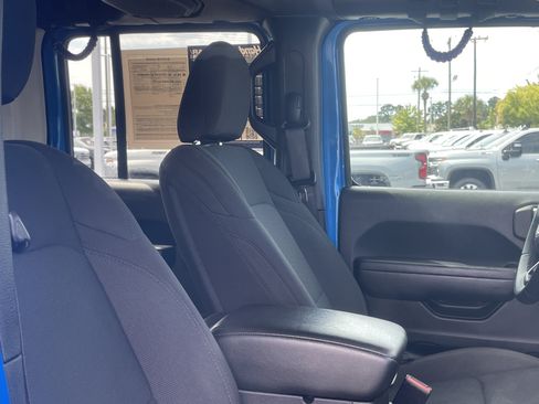 Used 2022 Jeep Wrangler Unlimited Sport AWD/4WD image 31