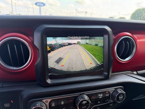 Used 2023 Jeep Wrangler Unlimited Rubicon w/ Dual Top Group AWD/4WD image 17
