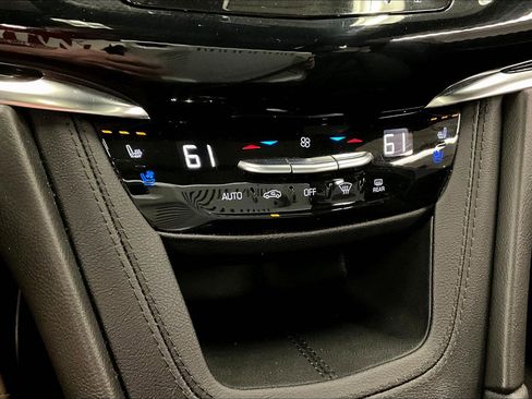 Used 2024 Cadillac XT6 Sport w/ Technology Package AWD/4WD image 31