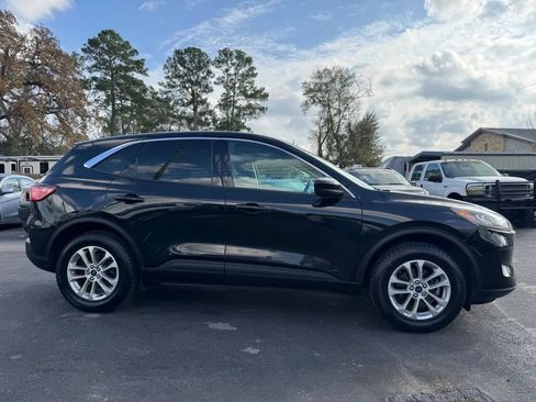 Used 2020 Ford Escape SE image 5