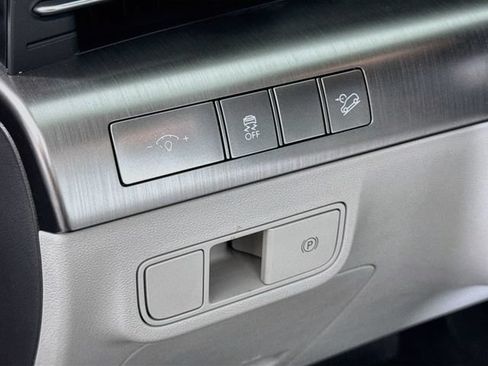 Certified 2025 Hyundai Kona SEL AWD/4WD image 12