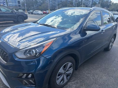 Used 2020 Kia Niro LX image 2