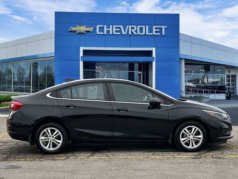 Used 2017 Chevrolet Cruze LT image 5