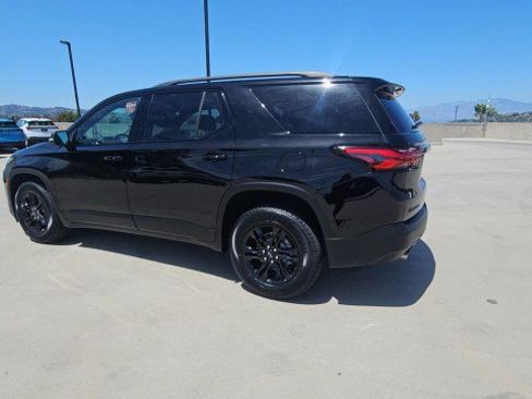 Used 2023 Chevrolet Traverse LT FWD image 6