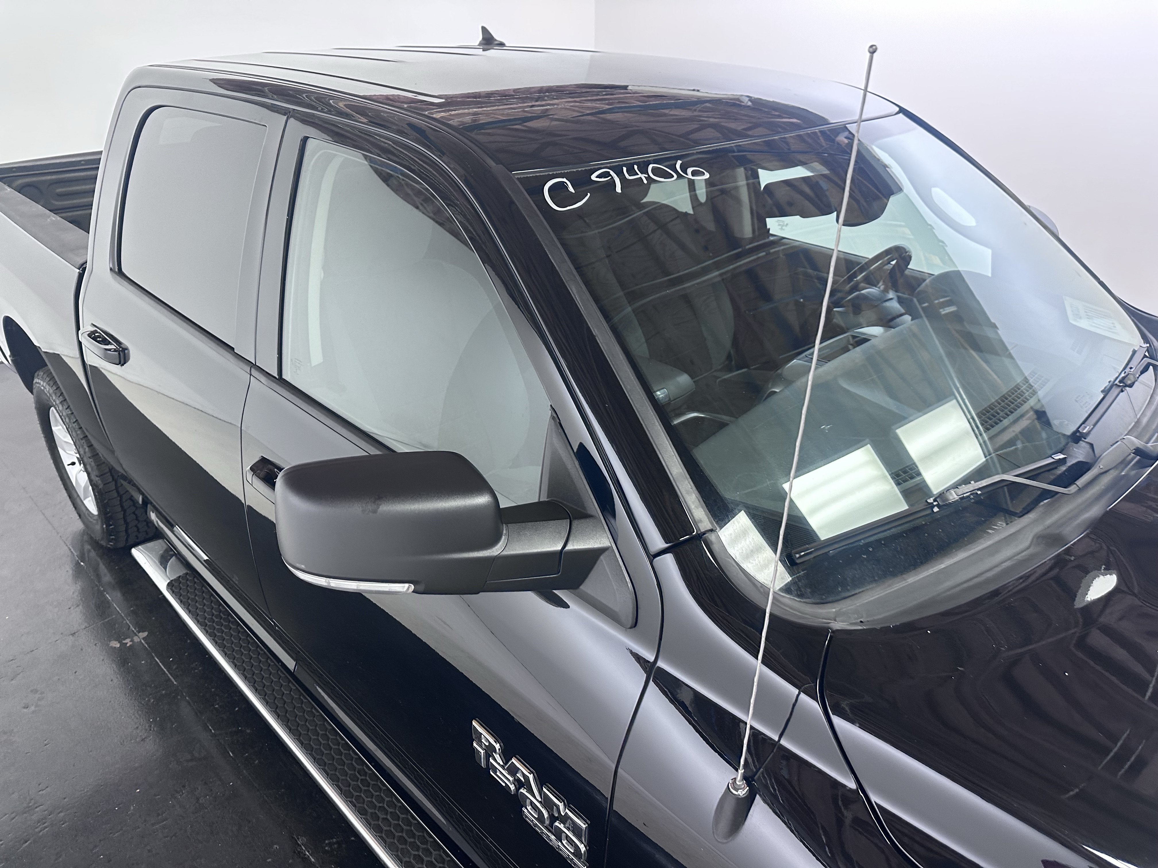 Used 2019 RAM 1500 Classic SLT w/ Luxury Group AWD/4WD image 18