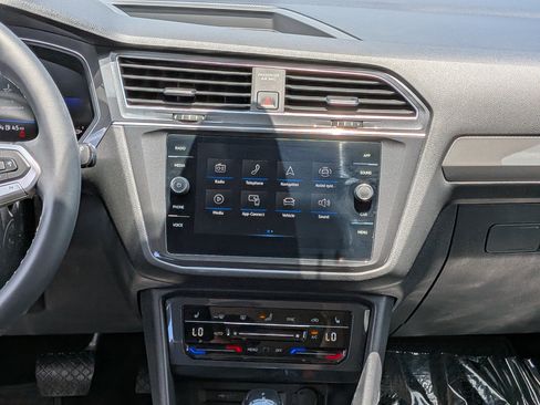 Used 2023 Volkswagen Tiguan SE FWD image 19