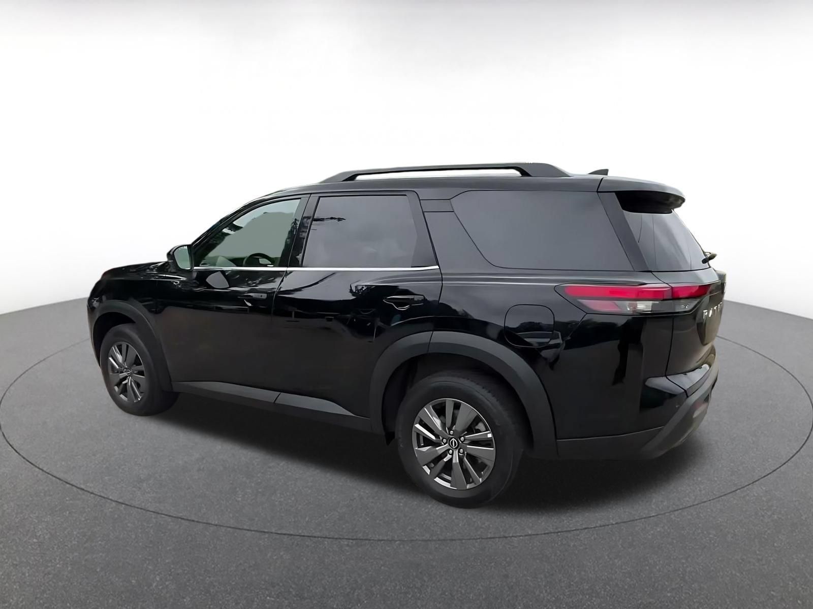 Used 2025 Nissan Pathfinder SV AWD/4WD image 9