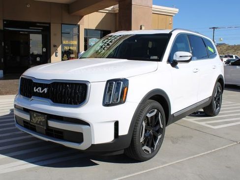 Used 2024 Kia Telluride EX image 3