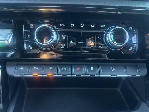 Used 2024 GMC Sierra 1500 AT4 w/ Technology Package image 12